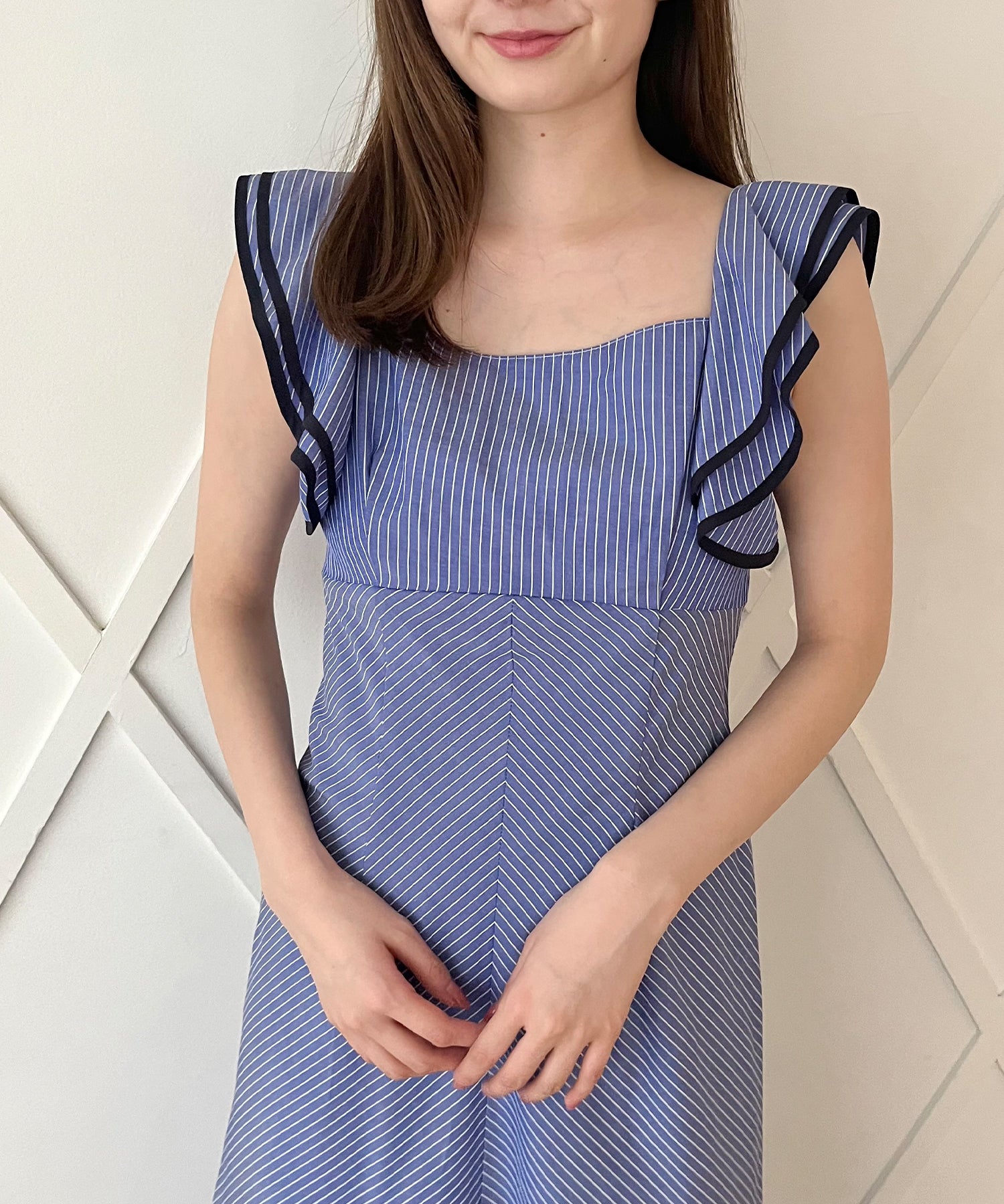 [Reservation] Frill shoulder dress