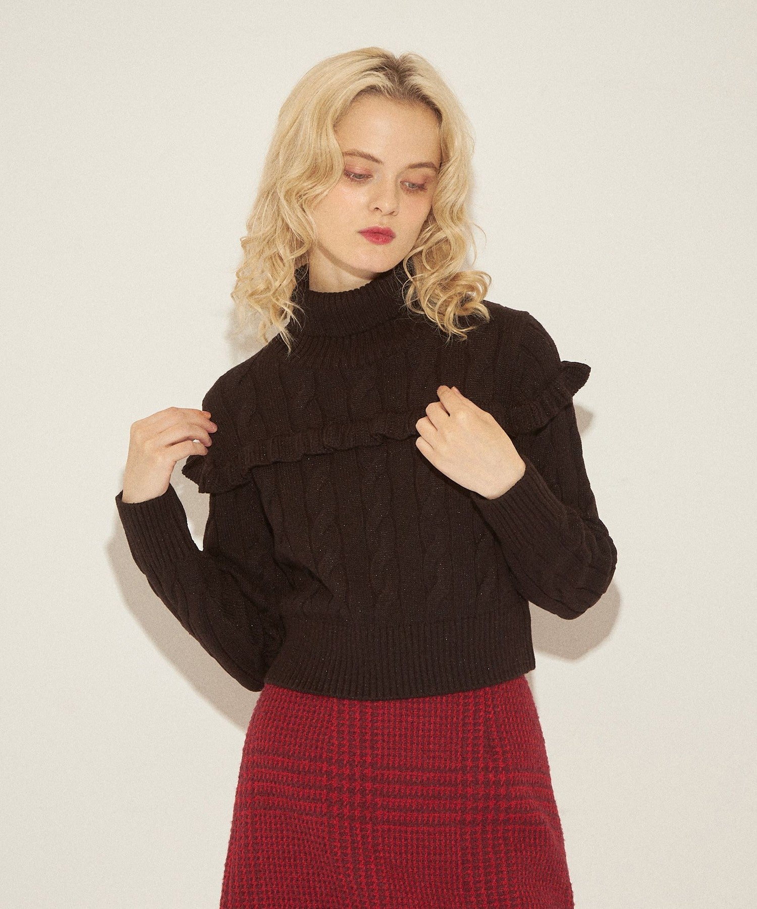 Cable frill high neck knit