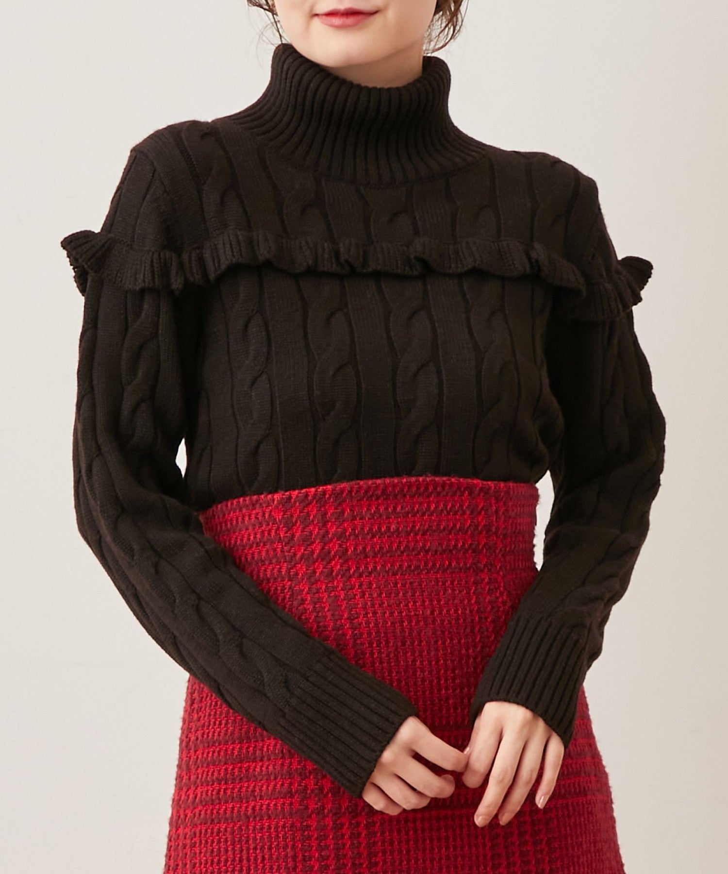 Cable frill high neck knit