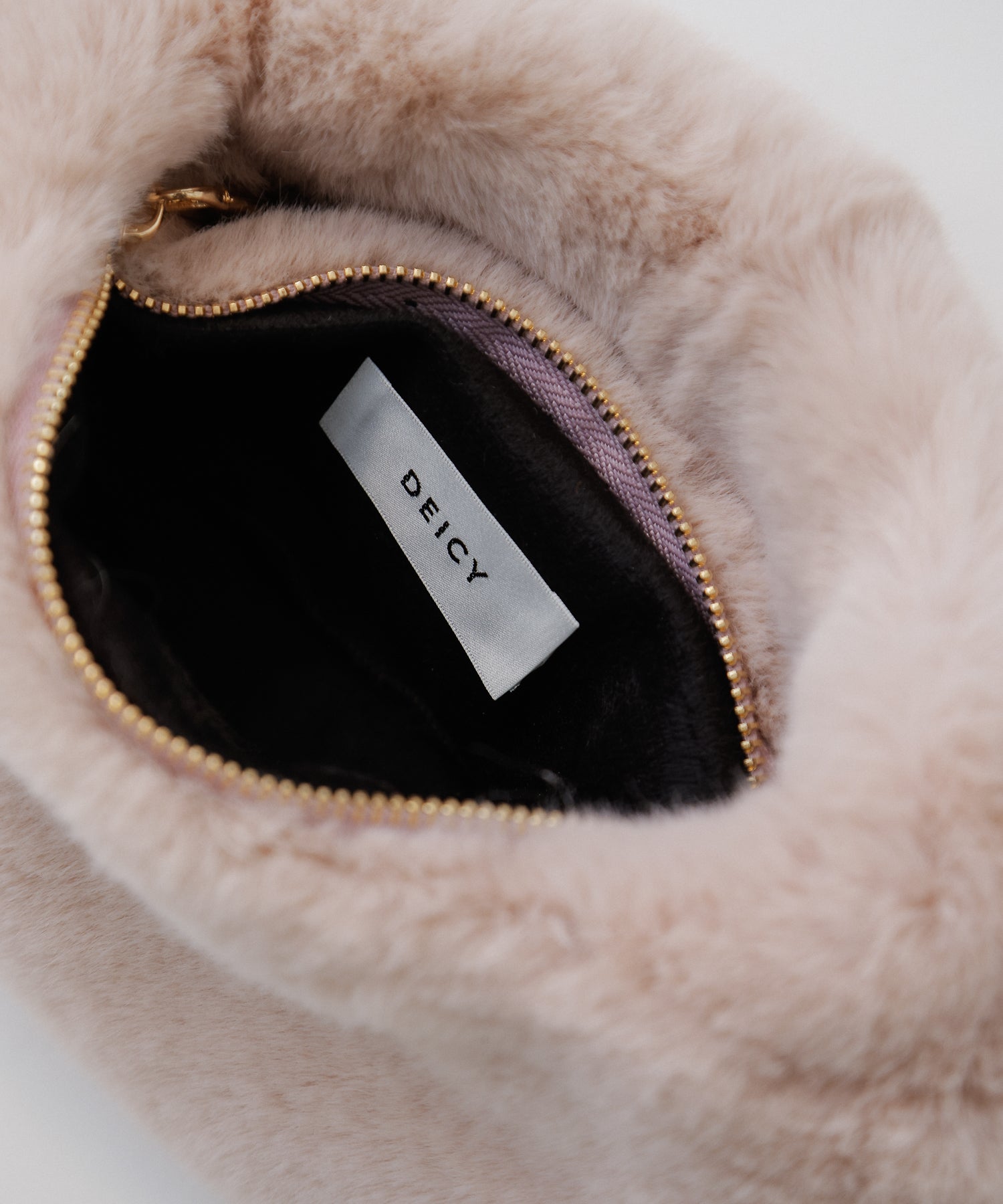 [Reservation] Fake Mink bag